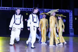 Taenzerische Weihnachtsrevue Begeisterte In Jena 47