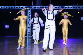 Taenzerische Weihnachtsrevue Begeisterte In Jena 49