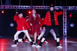 Taenzerische Weihnachtsrevue Begeisterte In Jena 55