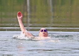 Anbaden Bei 13 Grad Freibadsaison In Jena Eroeffnet 04