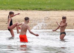 Anbaden Bei 13 Grad Freibadsaison In Jena Eroeffnet 10