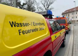 Kanu Gekentert Unglueck Bei SaalePutz In Jena 00