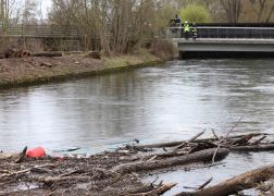 Kanu Gekentert Unglueck Bei SaalePutz In Jena 03
