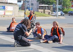Klima Kleber Blockieren Kreuzung In Jena 02