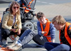 Klima Kleber Blockieren Kreuzung In Jena 04