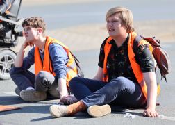 Klima Kleber Blockieren Kreuzung In Jena 06