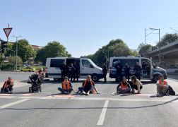 Klima Kleber Blockieren Kreuzung In Jena 16