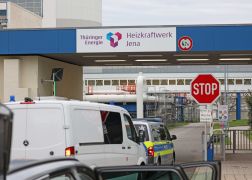 Klima Aktivisten Besetzen Kraftwerk Schornsteine In Jena 01