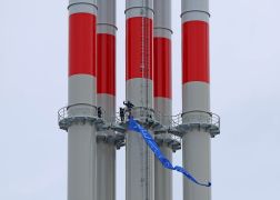 Klima Aktivisten Besetzen Kraftwerk Schornsteine In Jena 03