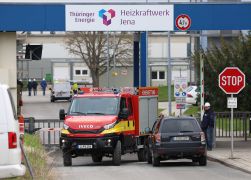 Klima Aktivisten Besetzen Kraftwerk Schornsteine In Jena 05