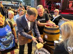 Altstadtfest Mit Freibier In Jena Eroeffnet 04