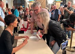 Buchlesung Mit Sahra Wagenknecht In Jena 23