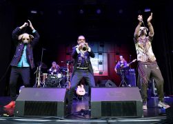 La Caravane Passe In Jena 0001