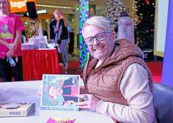 Ross Antony In Jena Schlange Stehen Fuer Seine Backbuecher 01