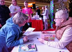 Ross Antony In Jena Schlange Stehen Fuer Seine Backbuecher 02