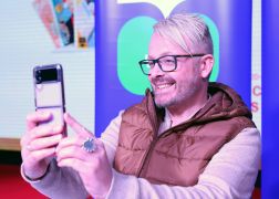 Ross Antony In Jena Schlange Stehen Fuer Seine Backbuecher 05