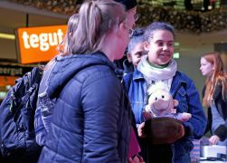 Ross Antony In Jena Schlange Stehen Fuer Seine Backbuecher 09