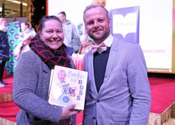 Ross Antony In Jena Schlange Stehen Fuer Seine Backbuecher 11