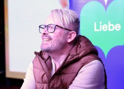 Ross Antony In Jena Schlange Stehen Fuer Seine Backbuecher 19