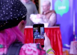 Ross Antony In Jena Schlange Stehen Fuer Seine Backbuecher 21