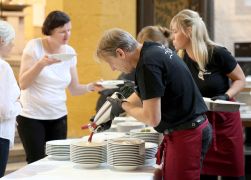 MartinsSchmaus Gaense Essen Fuer Beduerftige In Jena 07