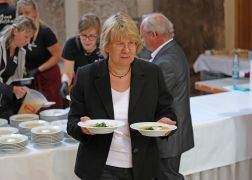 MartinsSchmaus Gaense Essen Fuer Beduerftige In Jena 08