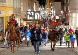 Familien Zogen Mit Laternen Durch Jena 02