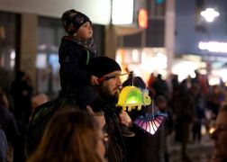 Familien Zogen Mit Laternen Durch Jena 03