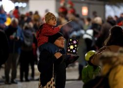 Familien Zogen Mit Laternen Durch Jena 05