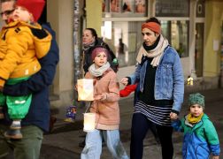 Familien Zogen Mit Laternen Durch Jena 09
