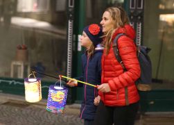 Familien Zogen Mit Laternen Durch Jena 16