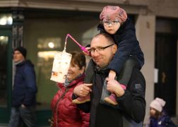 Familien Zogen Mit Laternen Durch Jena 18