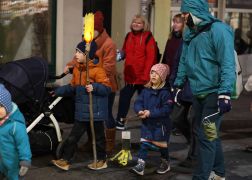 Familien Zogen Mit Laternen Durch Jena 19