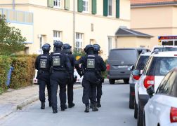 Taeter Mit Waffe 19 Jaehriger In Jena Mit Beinschuss Gestoppt 02