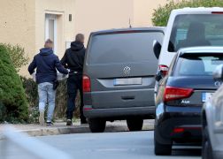 Taeter Mit Waffe 19 Jaehriger In Jena Mit Beinschuss Gestoppt 14