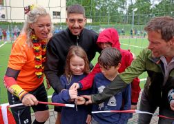 Besondere Freude Heine Schule In Jena Weiht Neuen Bolzplatz Ein 01