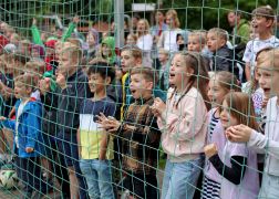 Besondere Freude Heine Schule In Jena Weiht Neuen Bolzplatz Ein 04