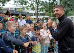 Besondere Freude Heine Schule In Jena Weiht Neuen Bolzplatz Ein 06