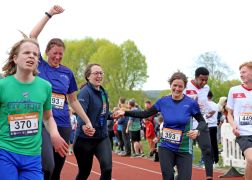 Jenaer Teamlauf 1400 Starter Fuer Den Guten Zweck 63