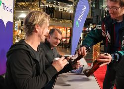 Elsterglanz In Jena Schlange Stehen Fuer Kult Kalender 08