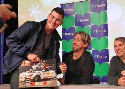 Elsterglanz In Jena Schlange Stehen Fuer Kult Kalender 13