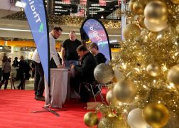 Elsterglanz In Jena Schlange Stehen Fuer Kult Kalender 16