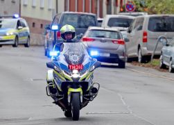 Polizei Eskorte Fuer Jenas Weihnachtsbaeume JN01