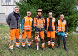 Polizei Eskorte Fuer Jenas Weihnachtsbaeume JN11