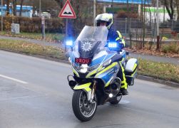 Polizei Eskorte Fuer Jenas Weihnachtsbaeume JN13