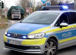 Polizei Eskorte Fuer Jenas Weihnachtsbaeume JN14