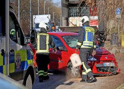 Sperrung Und Stau Auto Und Lkw Krachen In Jena Ineinander 01