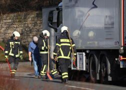 Sperrung Und Stau Auto Und Lkw Krachen In Jena Ineinander 03