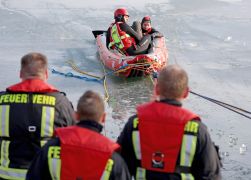 Eisrettung Feuerwehr Jena Trainiert Den Ernstfall 01