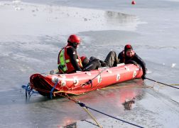 Eisrettung Feuerwehr Jena Trainiert Den Ernstfall 09